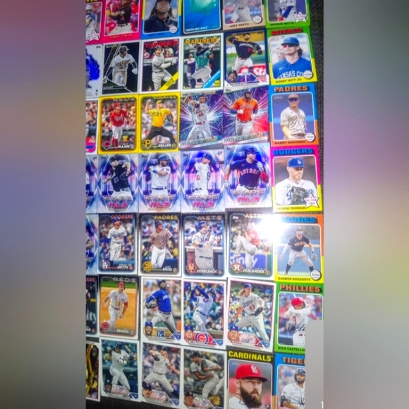 Baseball Cards Lot of 250 - Topps 2023 -2024 *MINT* ! - Picture 5 of 8